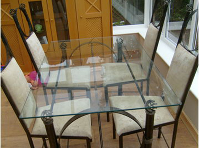 legged-table-glass